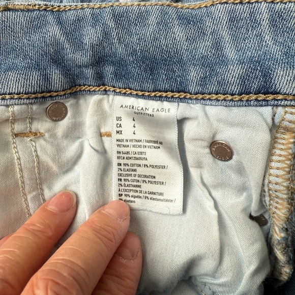 AMERICAN EAGLE Distressed Shortie Shorts; size 4 - Picture 3 of 4